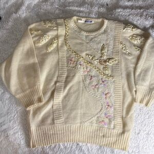 VTG MARIEA KIM Ivory Lambs Wool
Angora Blend Dolman Sleeve
Embellished Sweater M